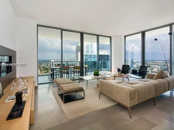 88 SW 7th St, Miami, FL