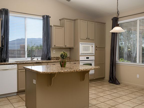 4th image of 503 Cliffrose Ln