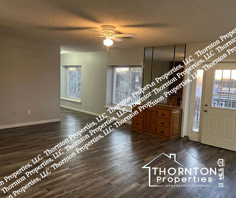 3 bed, 2.5 bath, $1,100 — Photo 3