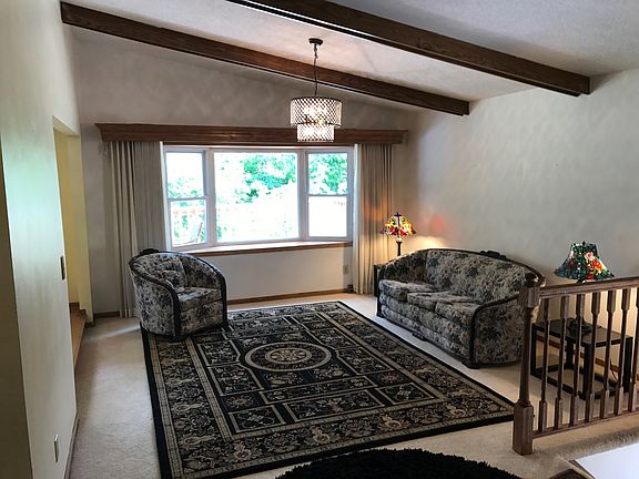 Beamed vaulted ceiling