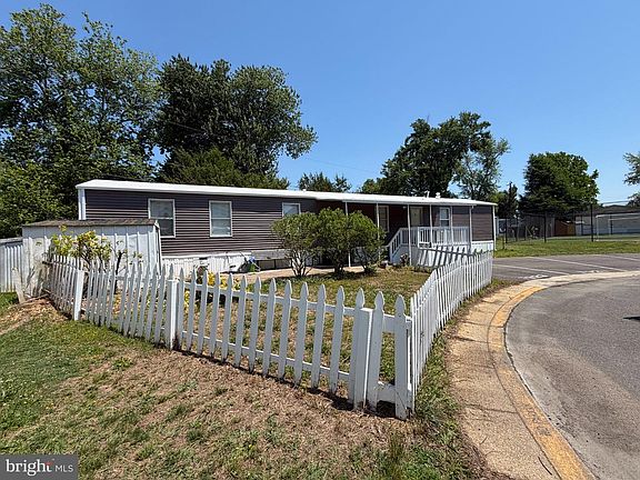 3rd image of 7923 Stork Rd