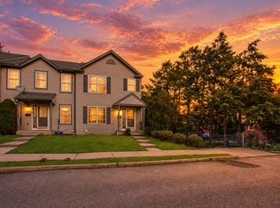 323A Saint Nicholas St, Reading, PA 19607