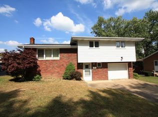 708 Sherwood Cir, Youngwood, PA 15697