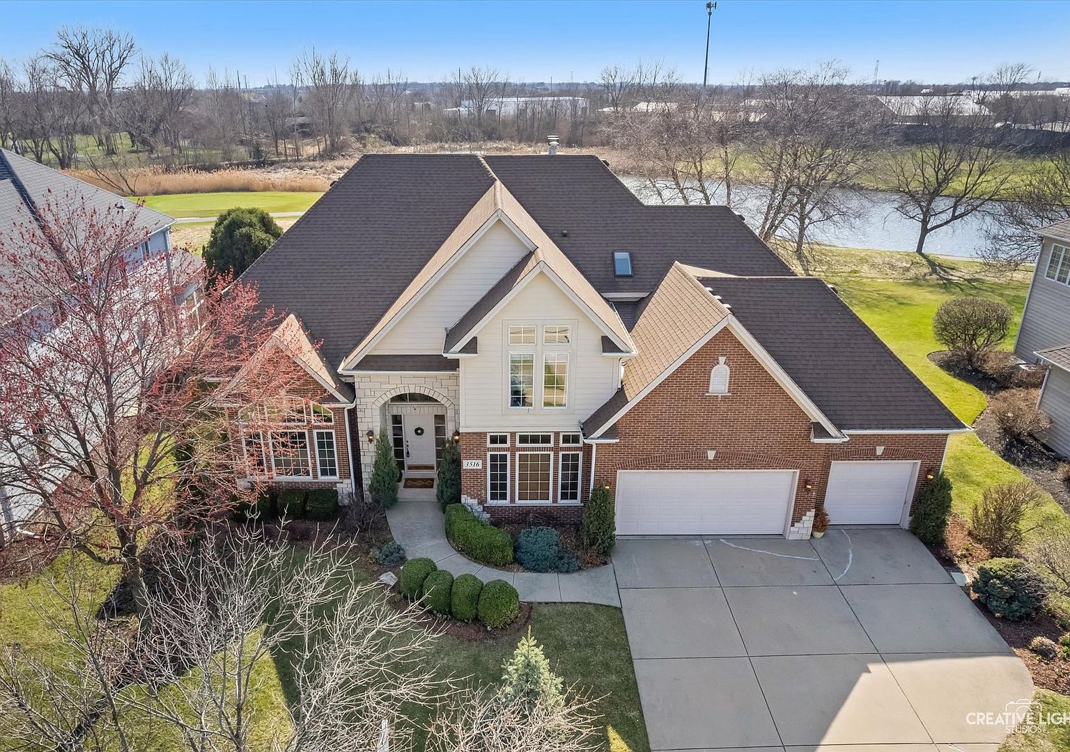 3516 White Eagle Dr