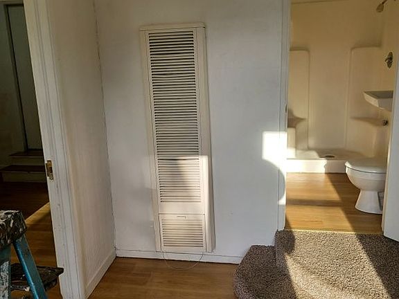 2nd image of 433 T St APT B