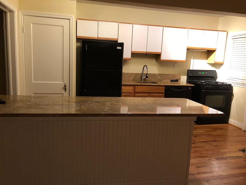 Kitchen (Extremely Clean)