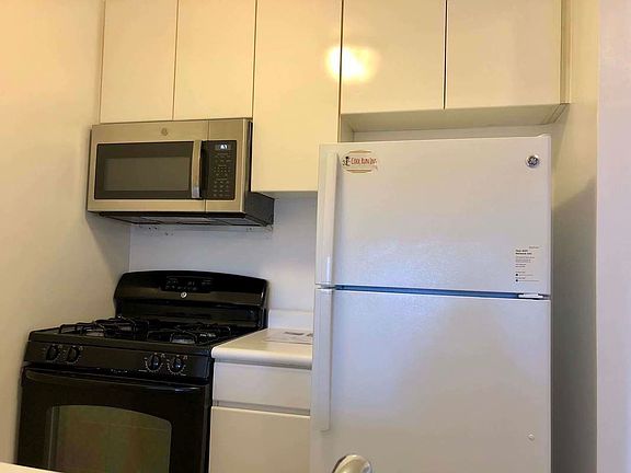 5th image of 295 Greenwich St #9FN