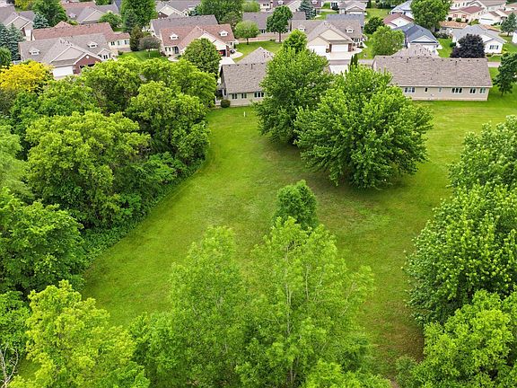 3rd image of 228 Goldfinch Ln