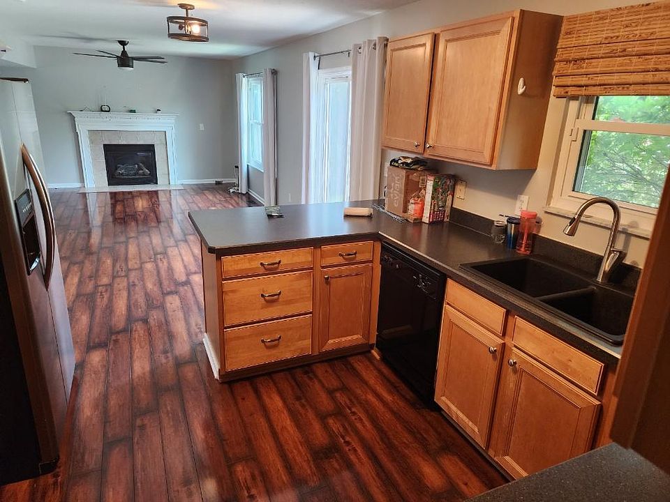 1st image of 460 Voyager Dr