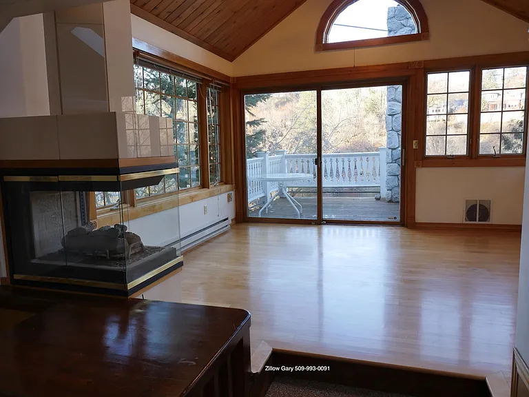 2104 W Clarke Ave — Photo 37