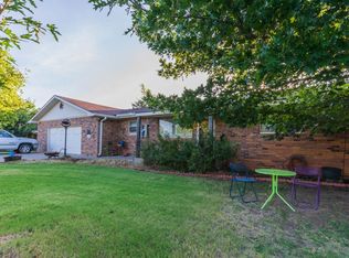 105 S Pratt St, Claude, TX 79019