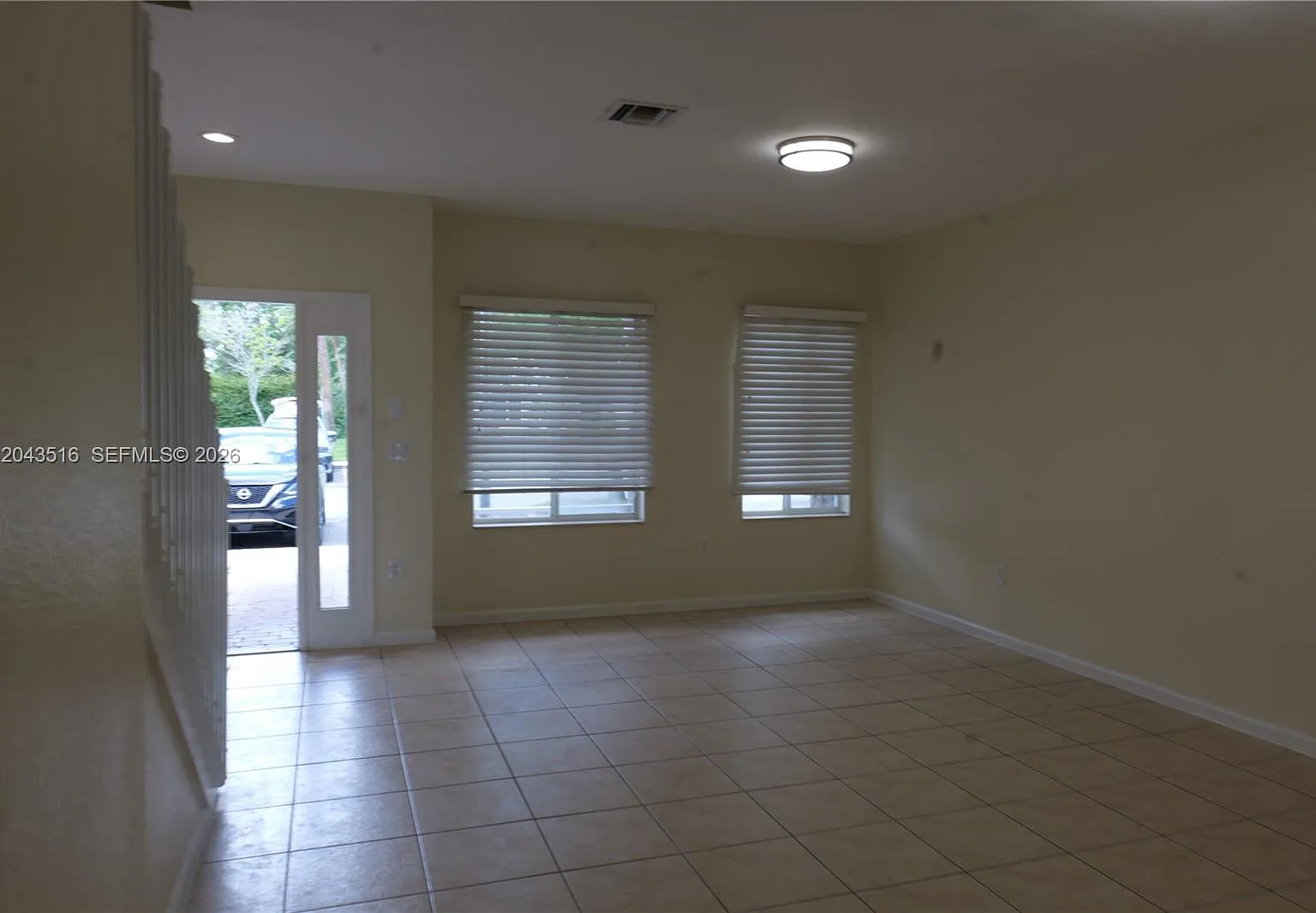 3 bed, 2.5 bath, 1423 sqft, $2,650 — Photo 2
