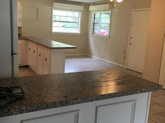 3rd image of 5949 Oaklane Dr