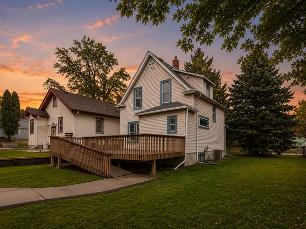 902 Dodd Rd, West Saint Paul, MN 55118