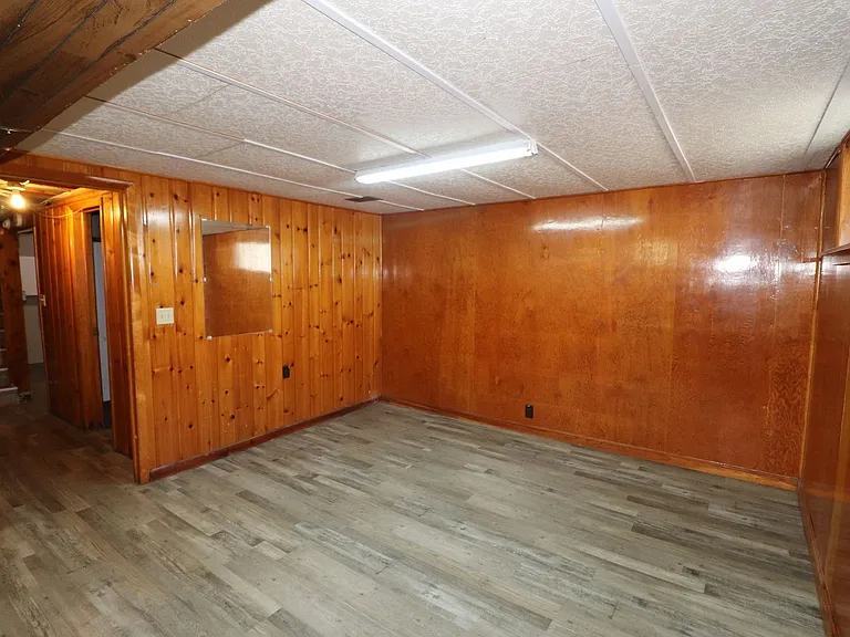 510 Maple St — Photo 32