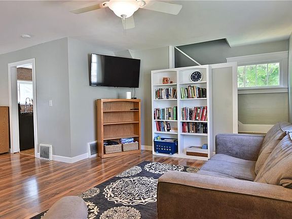 4th image of 341 Laird Ave NE