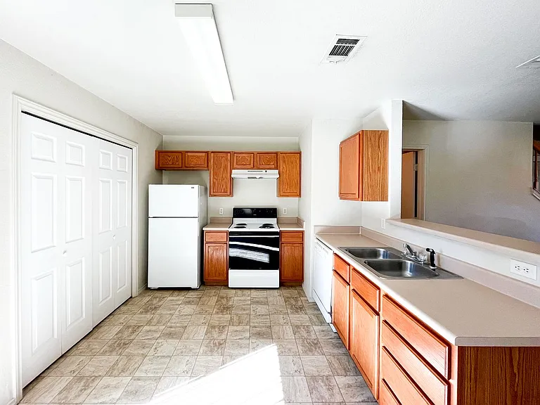 308 Creek St — Photo 8
