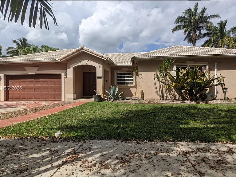8929 NW 165th Ter — Photo 10