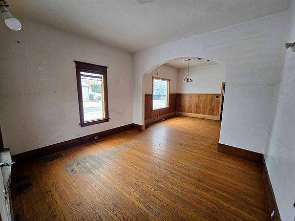 5th image of 4802 E 47th St