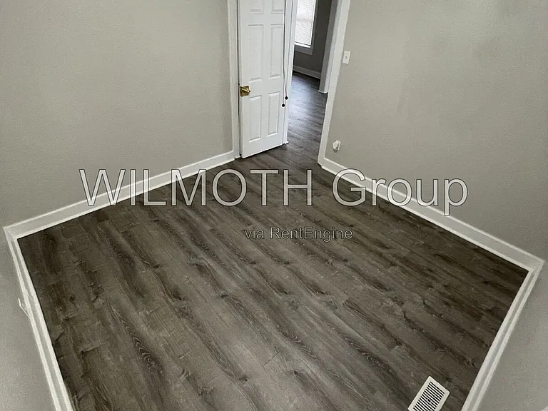 2733 N Lasalle St — Photo 14