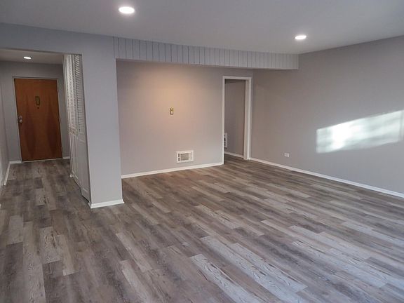 3rd image of 1930 Cherry Ln APT 222