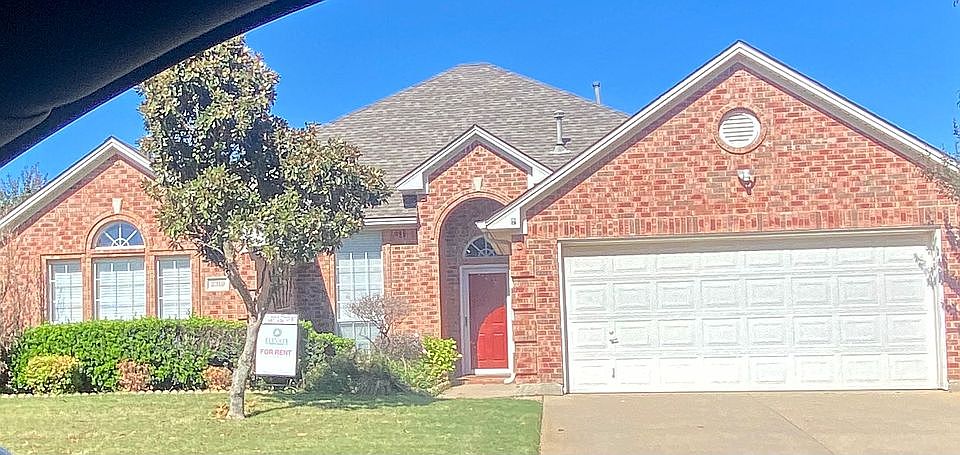 1st image of 2319 Glenmoor Dr