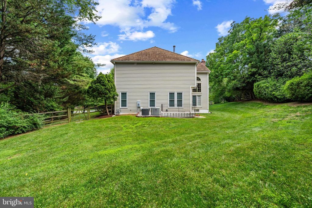 15622 Blackberry Dr, Gaithersburg, MD - More
