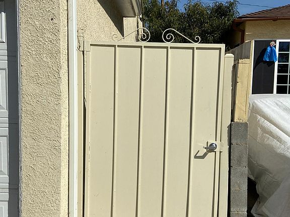Secure private entrance gate