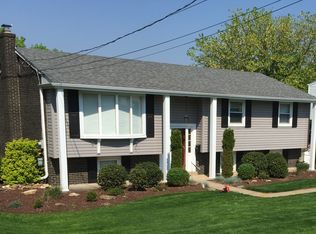 5740 Scenic View Dr, Bethel Park, PA 15102