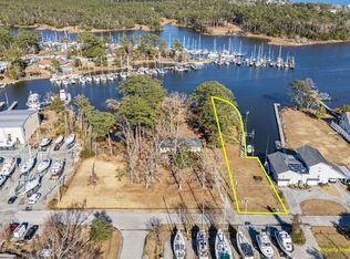 74 Neuse Dr, Oriental, NC 28571