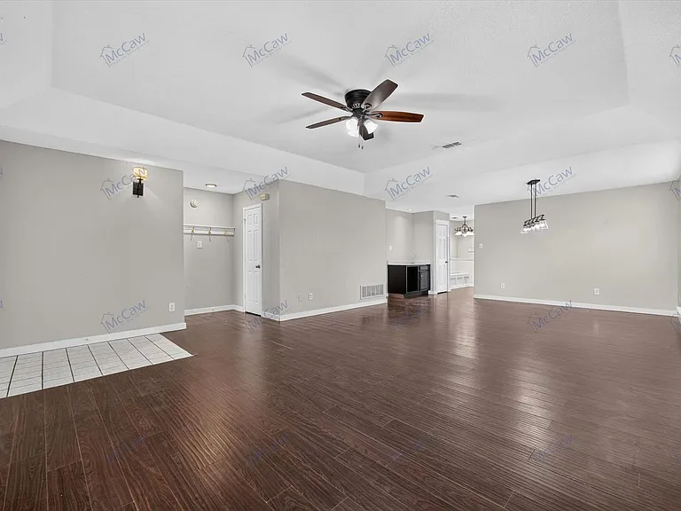 7001 Bentley Ave — Photo 4