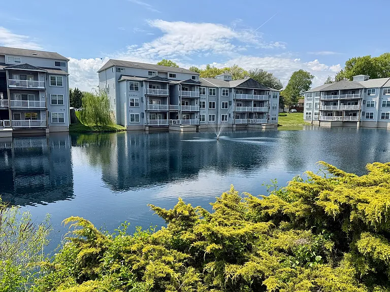 401 Waters Edge Dr — Photo 30