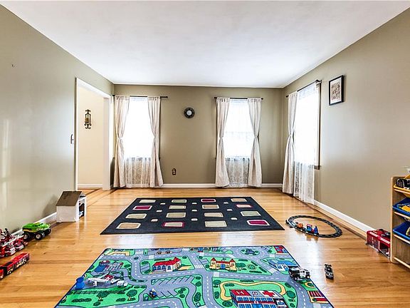 4th image of 8387 Glen Eagle Dr