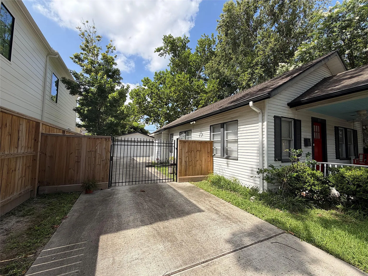 2 bed, 1.0 bath, 931 sqft, $2,799 — Photo 3