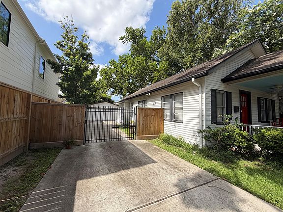 3rd image of 205 E 24th St