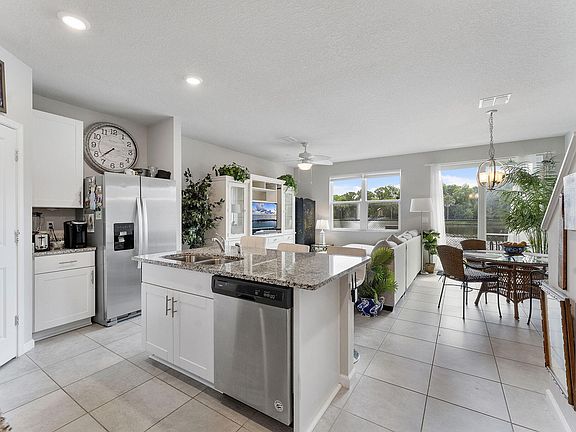 2nd image of 3947 SE Mentmore Lane