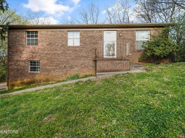 586 Randolph Dr, Morristown, TN 37813