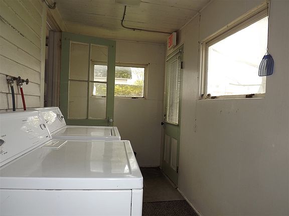 5th image of 220 E William St