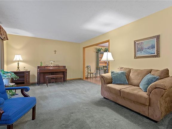 2nd image of 9460 Basswood Dr