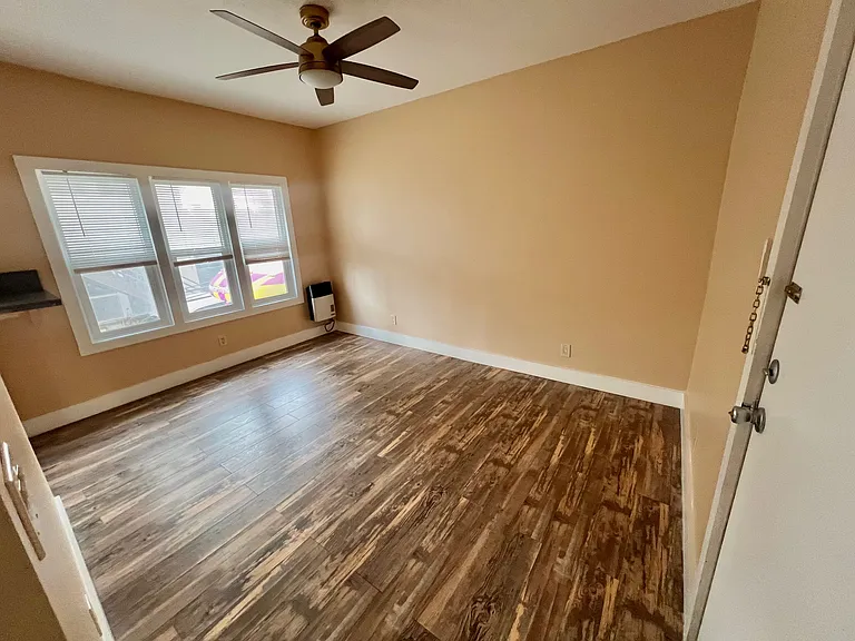 14 Westminster Ave #5 — Photo 4
