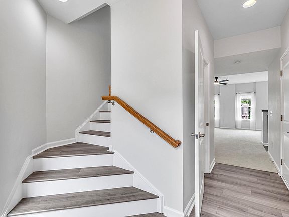 4th image of 456 Woodbark Ct