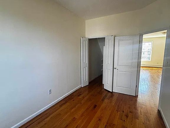 5th image of 49 Vernon Ave APT 2