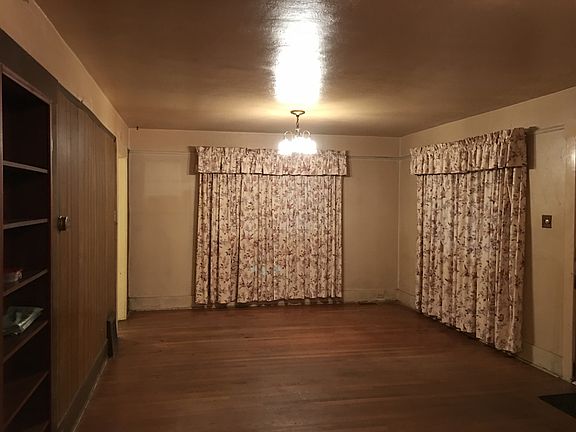5th image of 7844 Yakima Ave