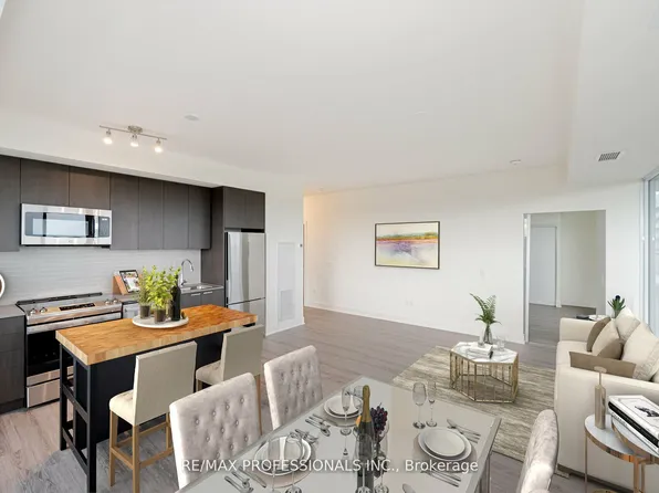 185 Deerfield Rd #504, Newmarket, ON L3Y 0G7