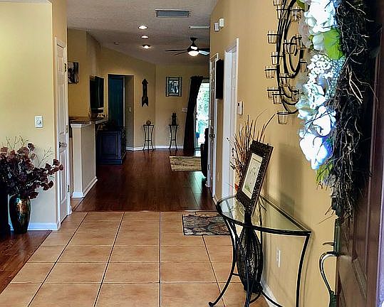2nd image of 952 Churchhill Ln