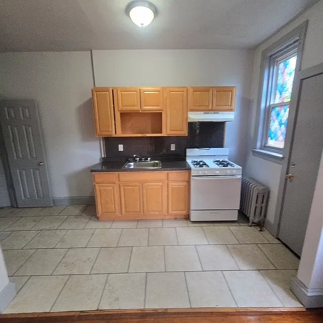 3 bed, 1088 sqft, $1,895 — Photo 2