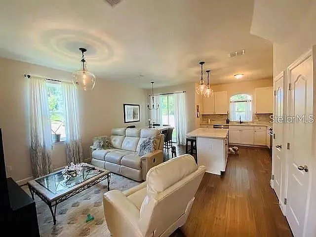 3 bed, 2.5 bath, 1285 sqft, $2,350 — Photo 2