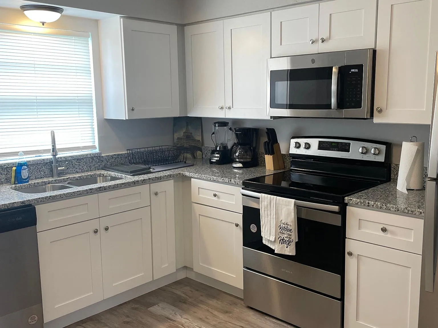 2 bed, 850 sqft, $1,800 — Photo 2