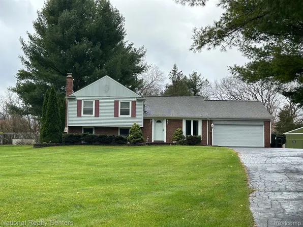 7760 Chilson Rd, Pinckney, MI 48169