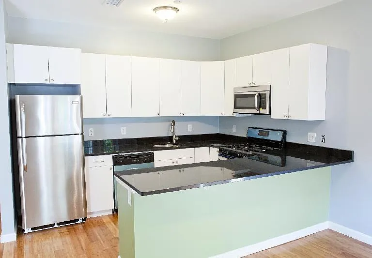 23 Evergreen St #2R — Photo 1